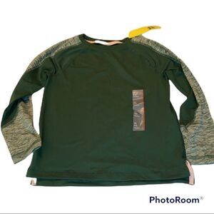 🌼🌼All in motion green soft stretch tee NWT XS🌼🌼